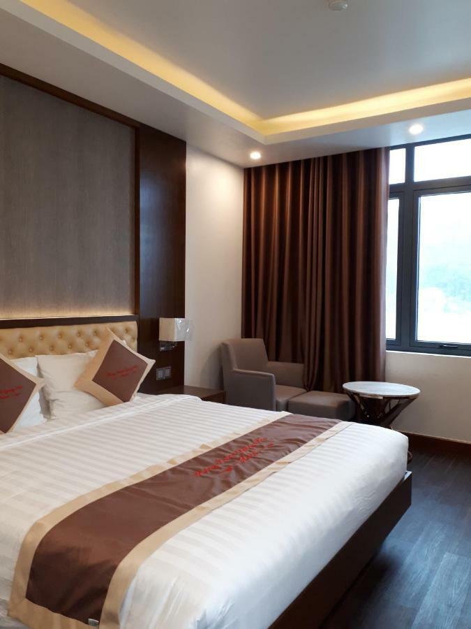 Lake Hills Hotel Ha Long Buitenkant foto