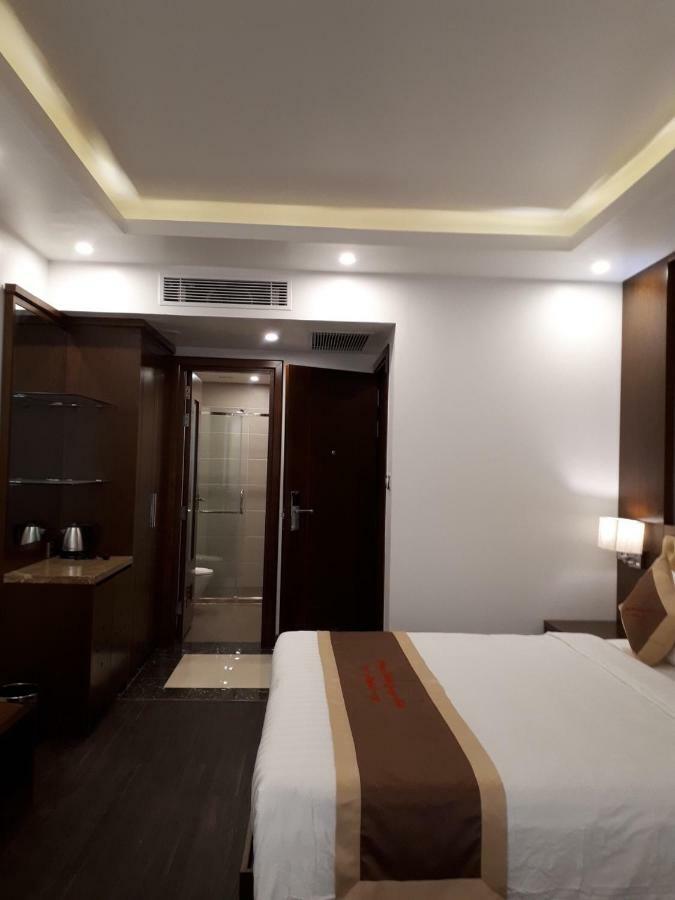 Lake Hills Hotel Ha Long Buitenkant foto